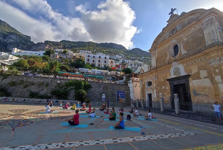 Namasté Praiano – Oasi olistica: al via la terza edizione del festival diffuso di yoga e meditazione