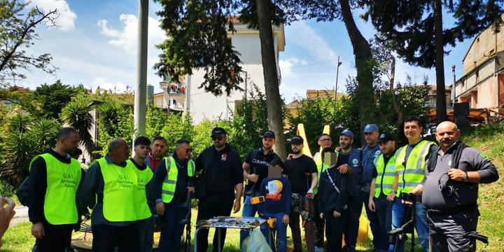 Auletta, piccoli volontari trovano cocaina mentre puliscono area verde