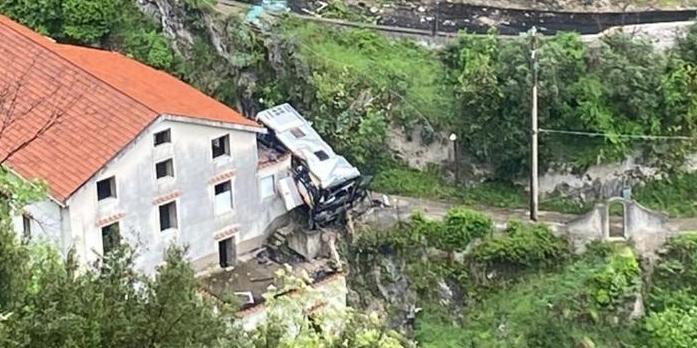 Bus turisti precipita a Ravello, muore autista di Agerola