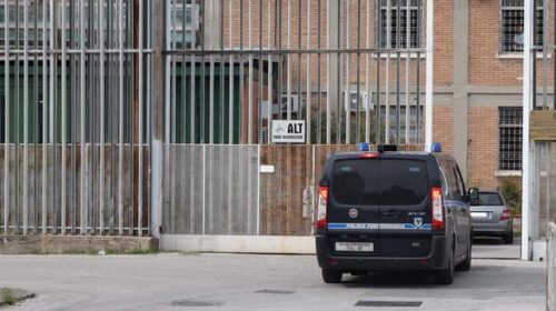 Spaccio di droga e telefonini in carcere a Salerno, prezzi alle stelle