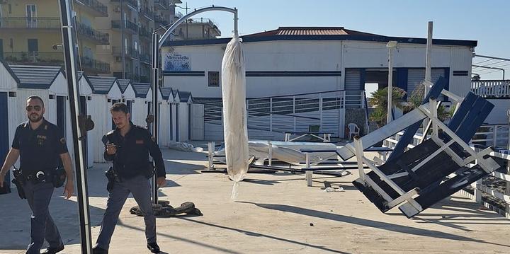Salerno, zona orientale assediata dai vandali. Indagini contro un raid in un lido