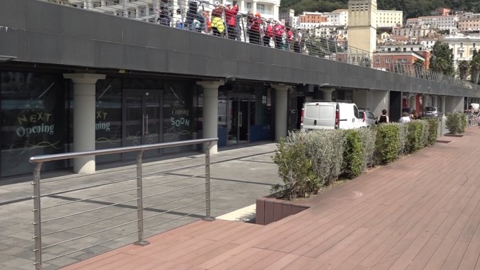 Salerno, vandalizzati i faretti del sotto piazza della Libertà