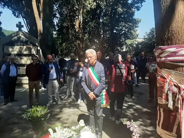 Il sindaco di Salerno alla commemorazione dei giovani morti nel treno da Piacenza: Tifoseria granata oggi è un modello di passione e maturità