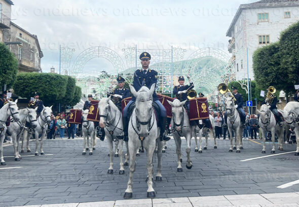 LA FANFARA A CAVALLO DELLA POLIZIA DI STATO OSPITE A CAGGIANO NEL RICORDO DI GIOVANNI PALATUCCI