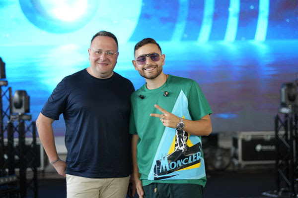 Rocco Hunt premiato a Pellezzano per il suo Summer Tour 2023