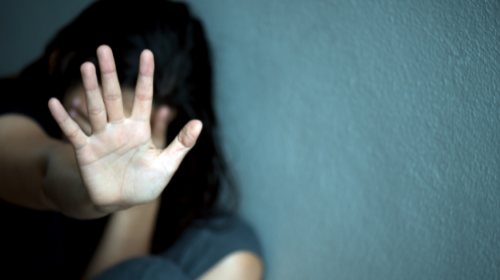 Altavilla, 17enne denuncia violenza per un gioco di gruppo