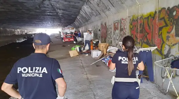 Salerno, sgombero alla foce dell’Irno. il sindaco: “Proseguiamo con la bonifica della zona”