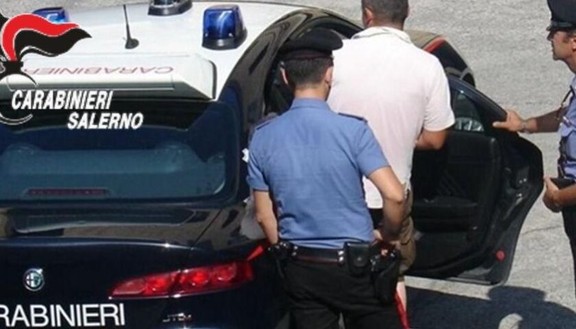 Droga sullo scooter, arrestato. Amico denunciato