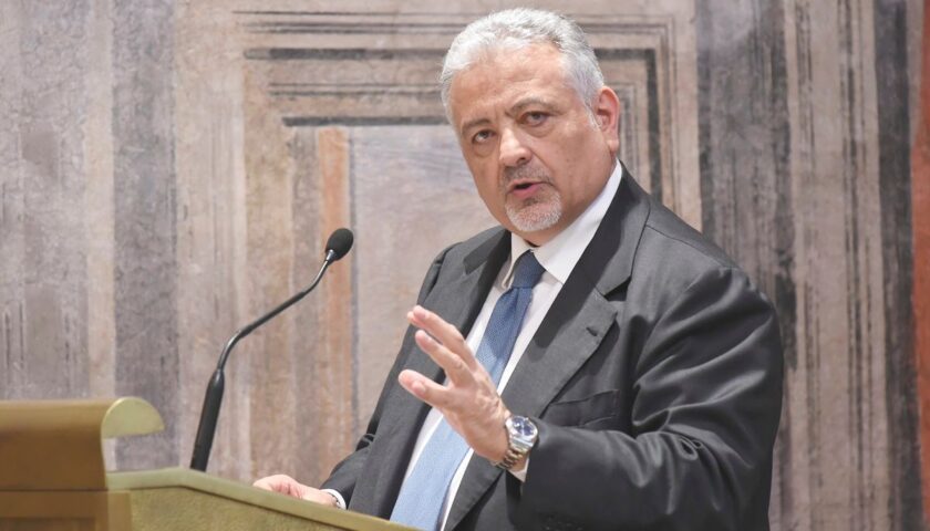 Dimensionamento scolastico, il senatore Matera (FdI): “De Luca mente sapendo di mentire”