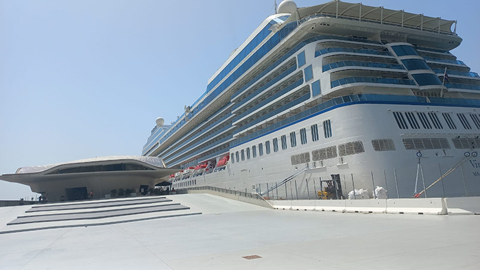 Crociere, nave Vista approda a Salerno con 1187 passeggeri
