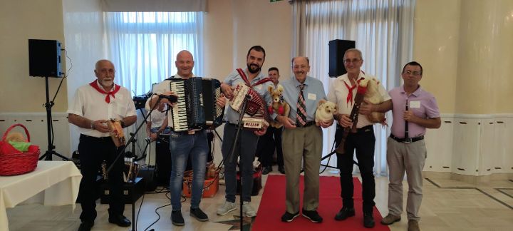 In Italia per abbracciare cinque generazioni di parenti, festa per Vito Cavallo, il “re” dei taralli di Colliano che ha conquistato l’America