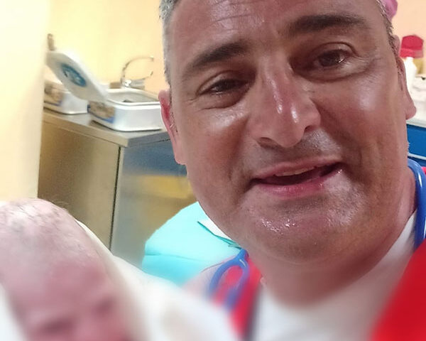 Salerno, si rompono le acque partorisce dopo 36 settimane: madre e figlioletta stanno bene