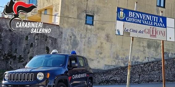 A Giffoni sguardi di troppo a una ragazza, si accende la lite: i carabinieri evitano lo scontro fisico