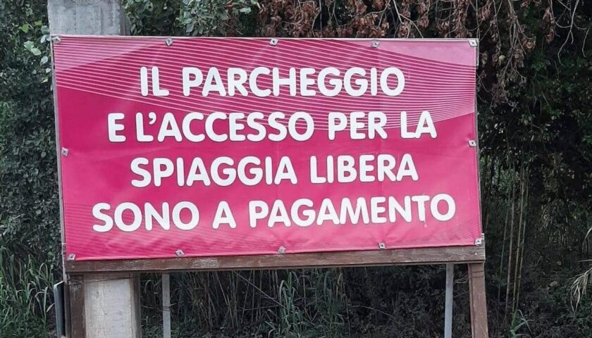 Palinuro, spiaggia libera e parcheggio a pagamento: è polemica