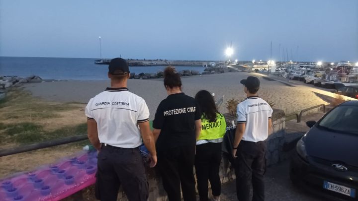 Operazione San Lorenzo, sequestro area a Pisciotta con 150 ombrelloni e lettini