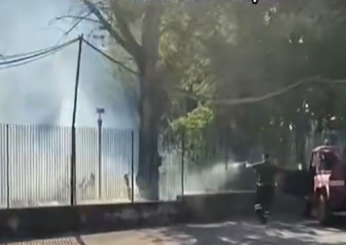 Salerno, prende fuoco area sgambamento per cani al Parco del Mercatello