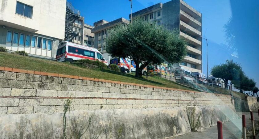 File di ambulanze al Ruggi, Iannone (Fdi): al peggio non c’è mai fine