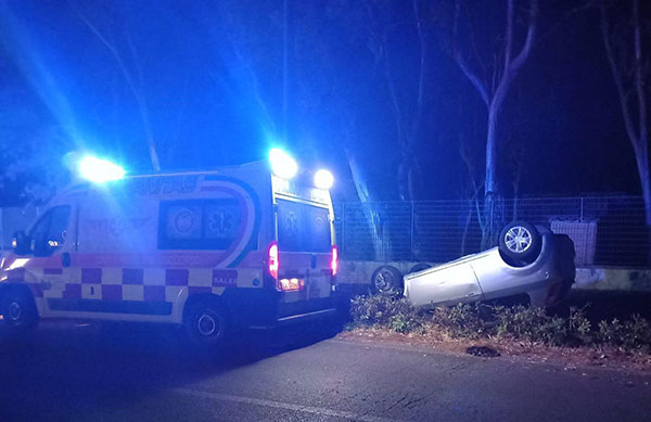 Battipaglia, auto si ribalta nella notte in località Spineta