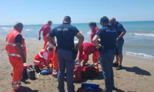 Battipaglia, 49enne di Nocera inferiore muore annegato per salvare i figli dal mare agitato