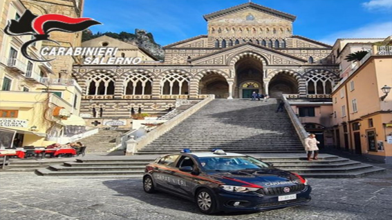 Tenta doppio furto in abitazioni ad Amalfi, arrestato