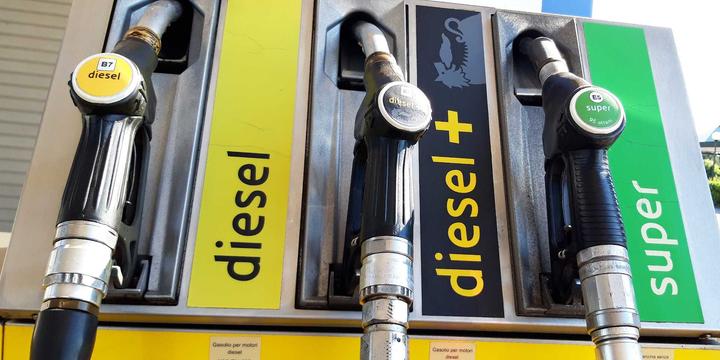 Costo benzina verde al self service: un litro a 1,940
