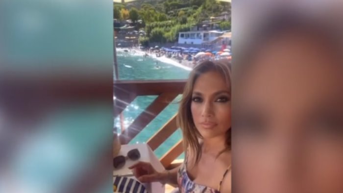 Jennifer Lopez ancora rapita dalla Costiera Amalfitana