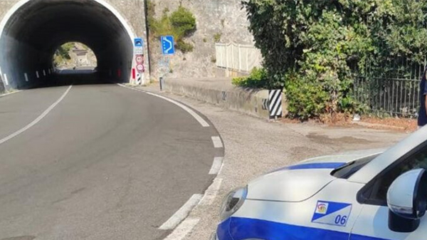 Strada Amalfitana, fino a venerdì torna la chiusura per 8 ore al giorno per lavori a Capo d’Orso