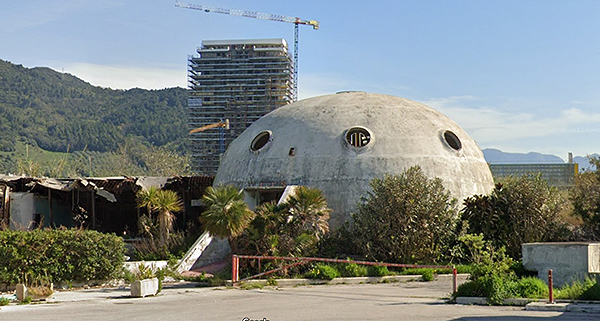 L’Ufo bar di Salerno tra le architetture abbandonate d’Italia