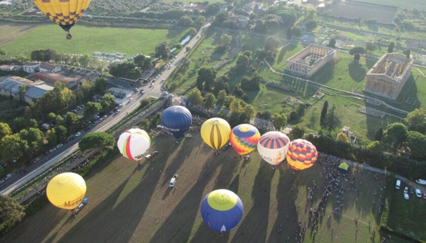 FESTIVAL DELLE MONGOLFIERE:  VOLARE TRASPORTATI DAL VENTO SULLE BELLEZZE DI PAESTUM