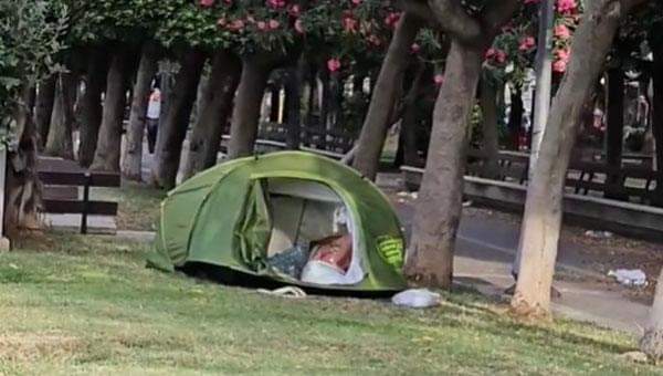 “Degrado a Lungomare a Salerno”, nel video di Pietro Armenti spunta anche una tenda