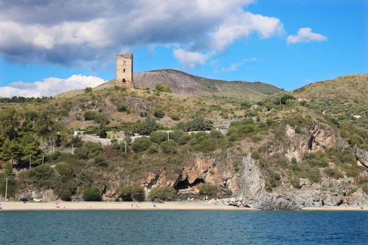 CONTINUANO GLI SCAVI NELLE GROTTE DEL POGGIO E DELLA CALA A MARINA DI CAMEROTA