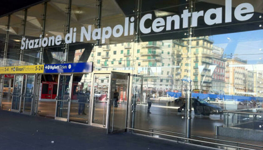 Botte e rapina in stazione a Napoli per un 38enne salernitano, arrestati tre stranieri