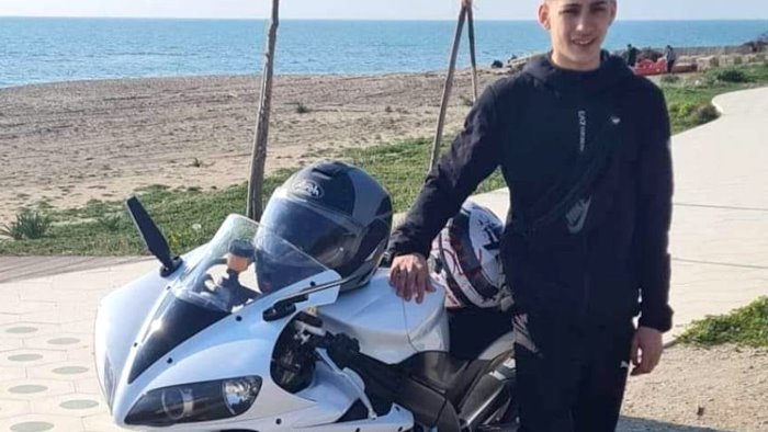 L’addio di San Valentino Torio al 18enne Gennaro morto in un incidente stradale sabato sera