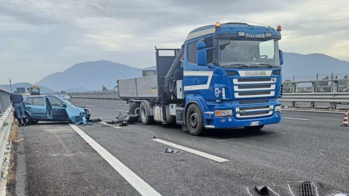 Schianto in autostrada a Sarno: muore il marito, ferita la moglie