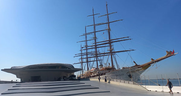 Alla Stazione Marittima di Salerno ormeggiato il più grande yacht a vela al mondo