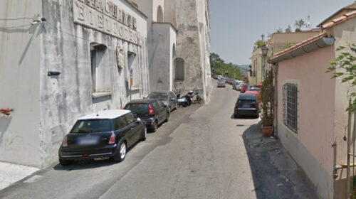 SALERNO, CHIUSURA VIA SALVATORE DE RENZI PER PERICOLO CROLLO MURATURA