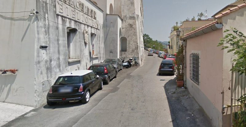 SALERNO, CHIUSURA VIA SALVATORE DE RENZI PER PERICOLO CROLLO MURATURA