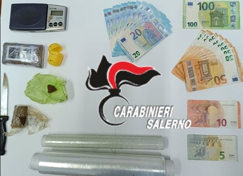 Giffoni Valle Piana, arrestato pusher trovato con 137 grammi di droga