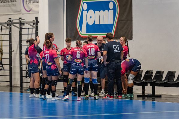 Primo stop in campionato per la Jomi Salerno. Al PalaKeope passa di misura la Casalgrande Padana