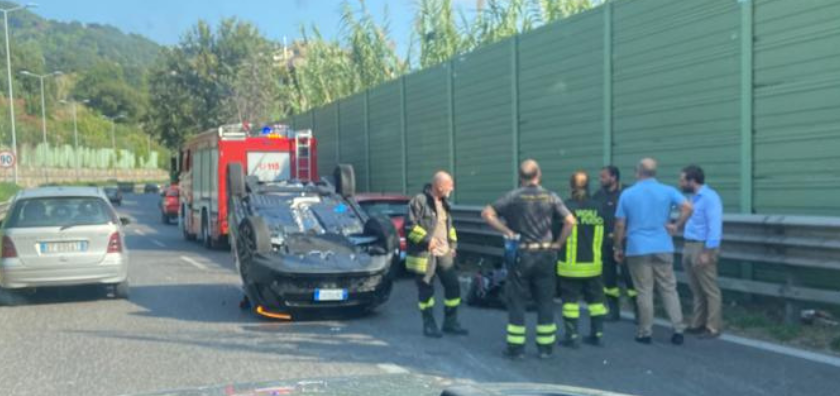 Incidente in tangenziale a Salerno, uscita obbligatoria