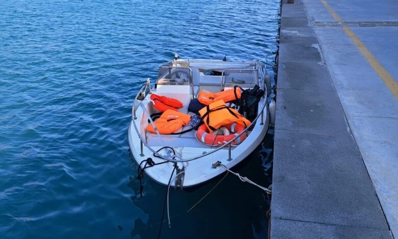 Pollica, ad AcciarolI imbarcazione in difficoltà: soccorse 4 persone