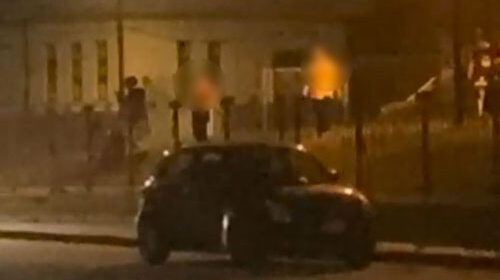 Vandali distruggono giostrine, ripresi dalle telecamere. Il Comune di Altavilla. “Le aggiustino subito”