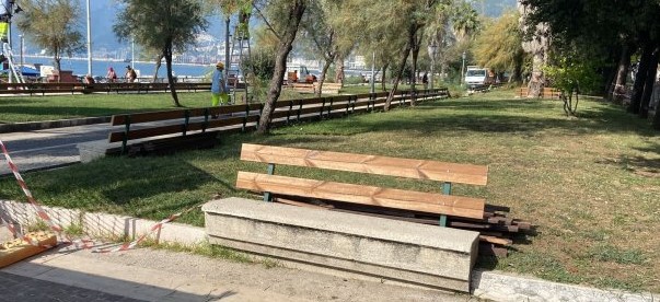 Decoro a Salerno:  arrivano le nuove panchine sul Lungomare