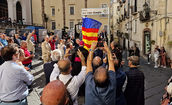 Salerno, inaugurata piazza a don Enzo Quaglia