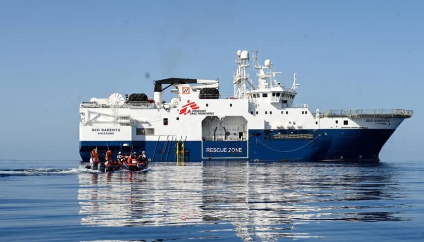 Migranti soccorsi in mare all’alba, in 258 sbarcheranno a Salerno