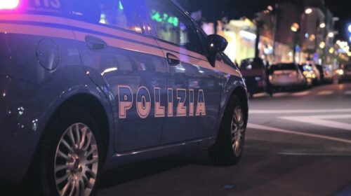 Salerno, molesta passanti in via Mercanti e aggredisce poliziotti e operatori del 118: arrestato magrebino