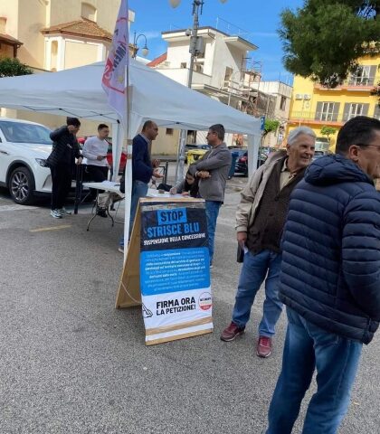 Basta strisce blu, il Movimento Cinque Stelle scende in piazza in corteo ad Angri