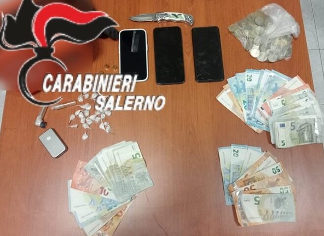 Droga, soldi e telefonino cellulare per i traffici illeciti:  pusher salernitano arrestato