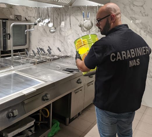 Operazione del Nas, sotto sequestro quasi una tonnellata di carne surgelata in un ristorante pizzeria salernitano