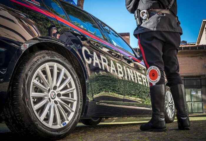 Albanella, aggredisce prima la moglie, poi il suocero e poi i carabinieri: arrestato